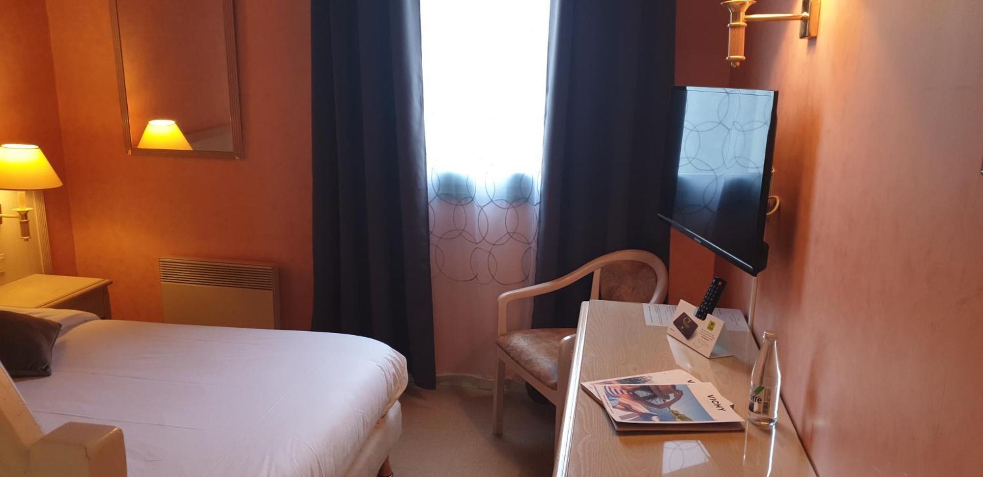 Logis L'Auberge Bourbonnaise Saint-Yorre Zewnętrze zdjęcie