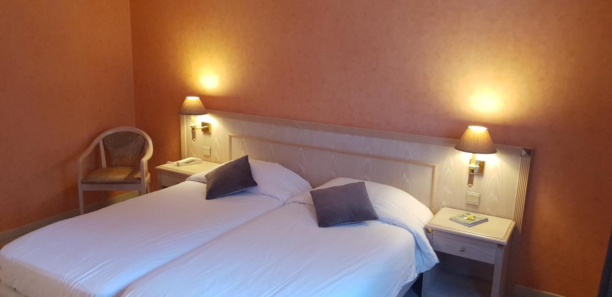 Logis L'Auberge Bourbonnaise Saint-Yorre Zewnętrze zdjęcie