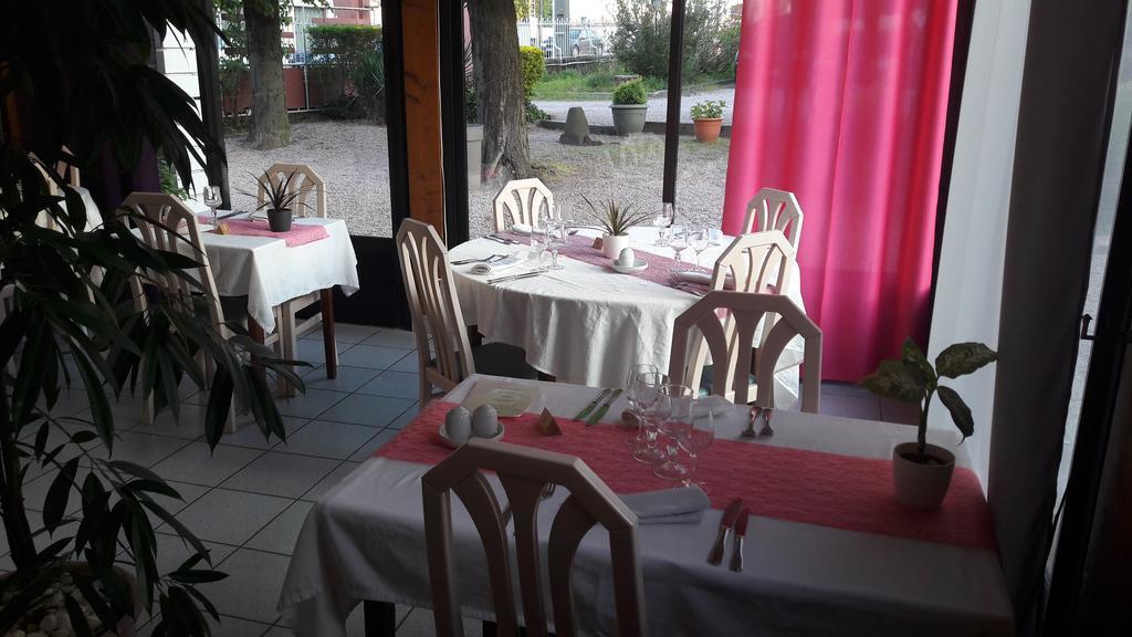 Logis L'Auberge Bourbonnaise Saint-Yorre Zewnętrze zdjęcie