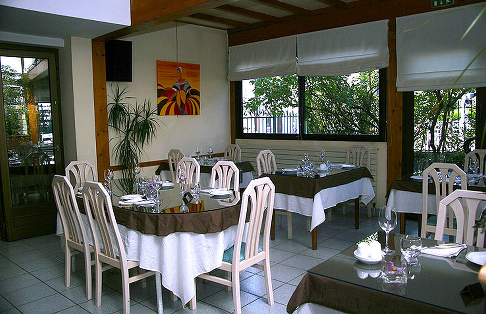 Logis L'Auberge Bourbonnaise Saint-Yorre Zewnętrze zdjęcie