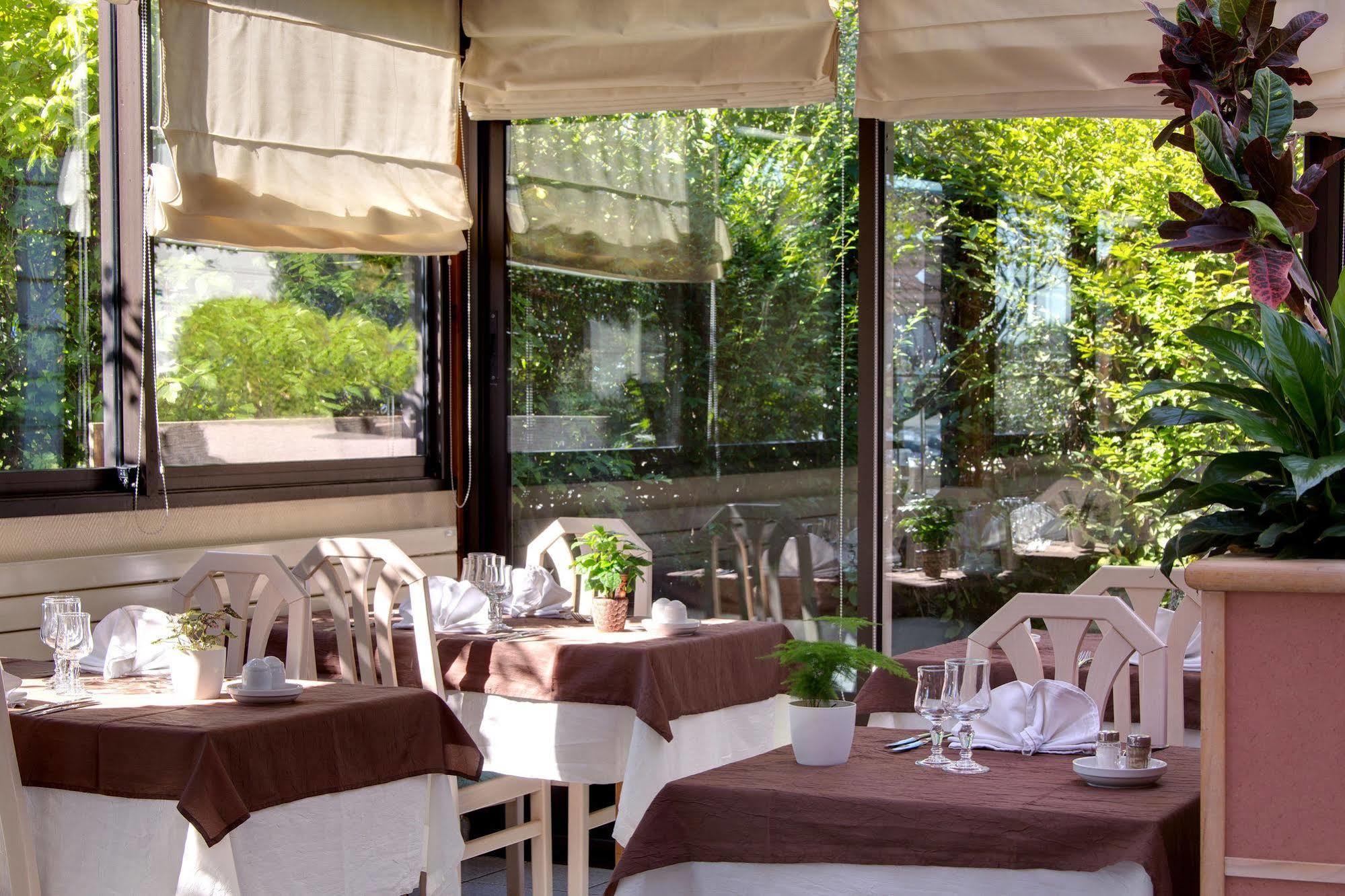 Logis L'Auberge Bourbonnaise Saint-Yorre Zewnętrze zdjęcie