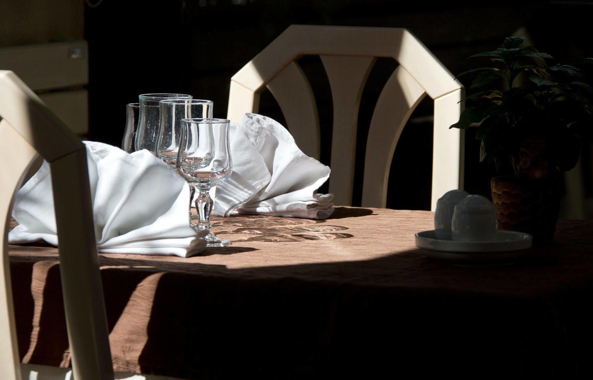 Logis L'Auberge Bourbonnaise Saint-Yorre Zewnętrze zdjęcie