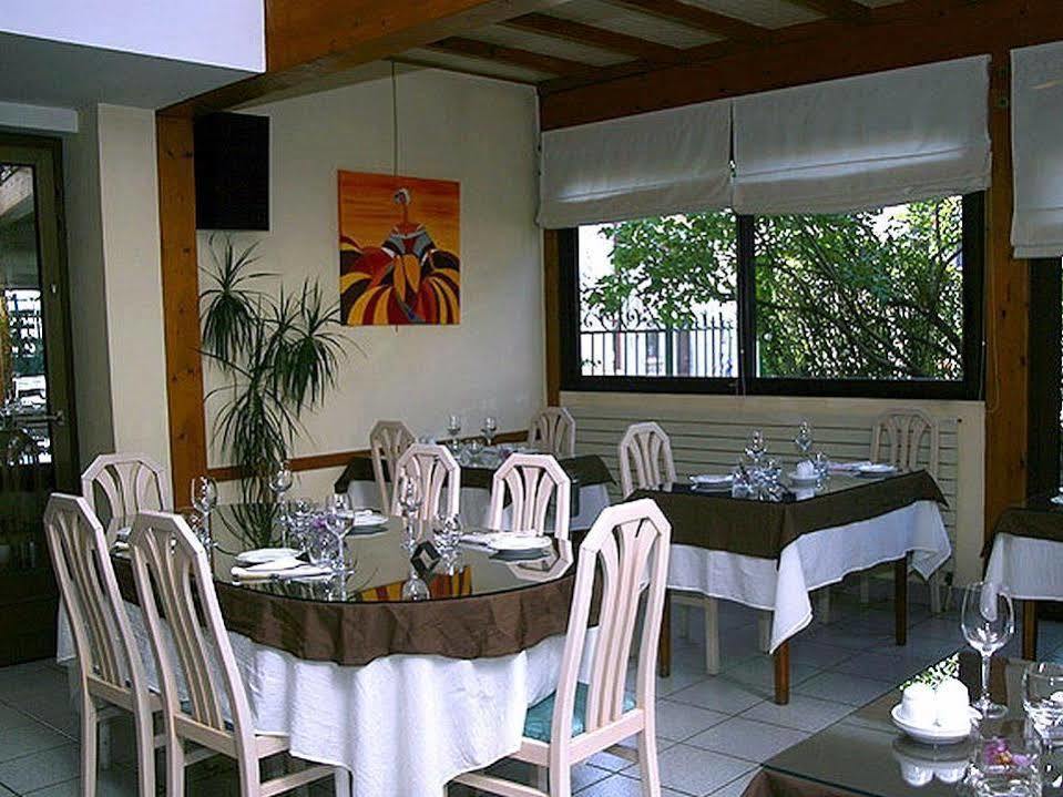 Logis L'Auberge Bourbonnaise Saint-Yorre Zewnętrze zdjęcie